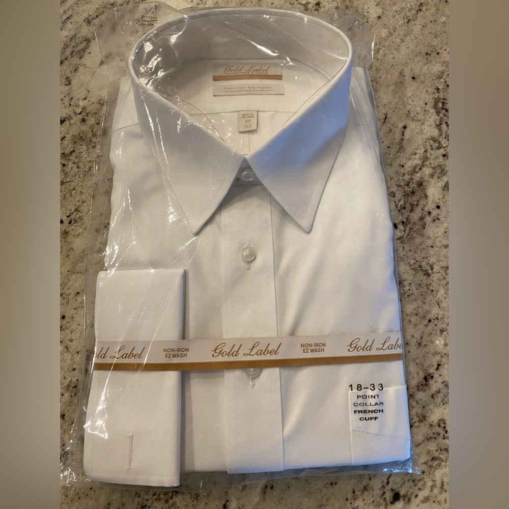 NWT. Men’s RoundTree & Yorke Gold Label Dress Shirt.
